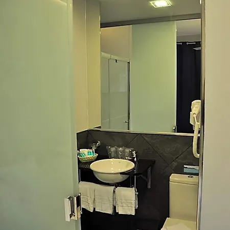 לינה וארוחת בוקר Hosteria Santander 3*