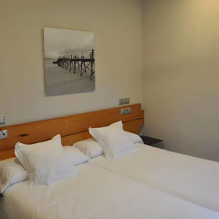 לינה וארוחת בוקר Hosteria Santander 3*