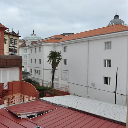 לינה וארוחת בוקר Hosteria Santander 3*